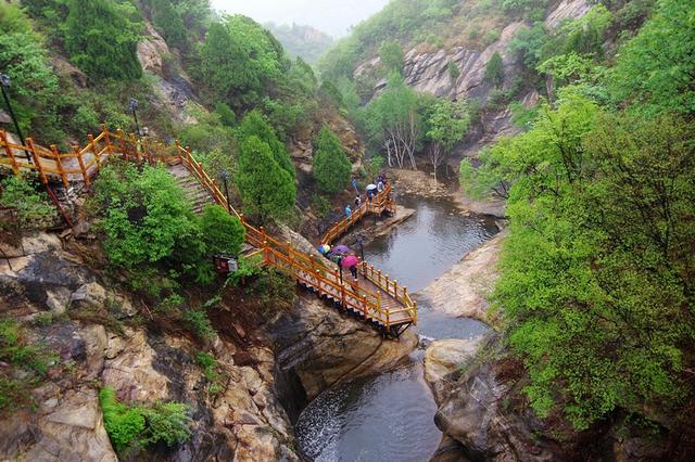 售价30.98万起，长安福特探险者家族亮相武汉，造型硬朗动力强劲